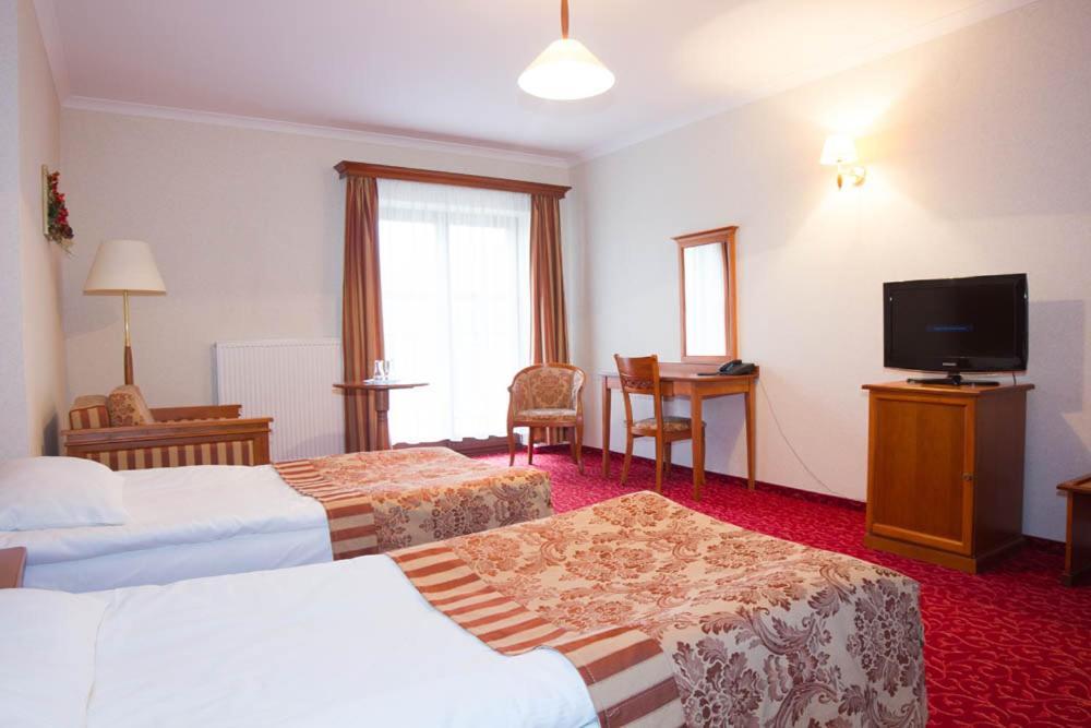 Hotel Stodolka Cminsk Extérieur photo