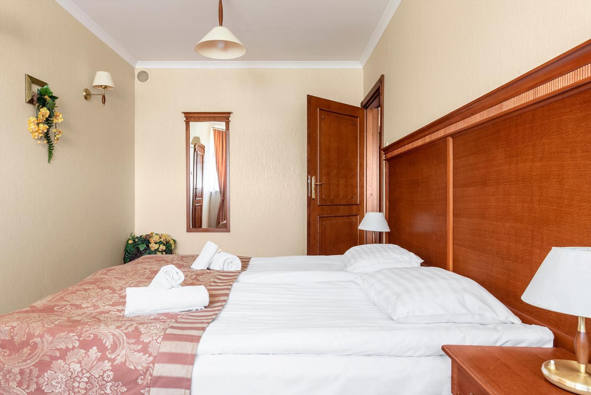 Hotel Stodolka Cminsk Extérieur photo